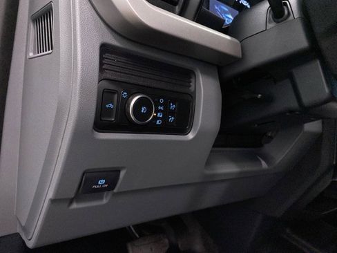 New 2025 Ford F550 4x4 Crew Cab image 17