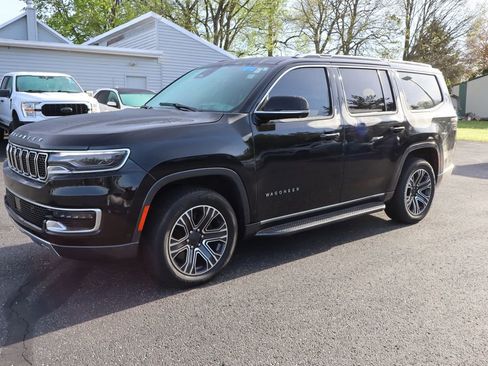 Used 2022 Jeep Wagoneer Series III w/ Convenience Group I AWD/4WD image 2