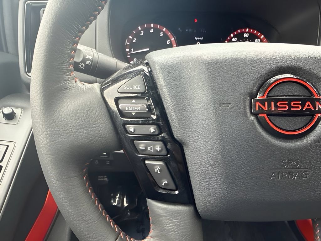 Used 2025 Nissan Frontier PRO-4X AWD/4WD image 14