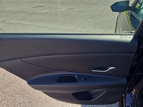 Used 2024 Hyundai Elantra SEL FWD image 18