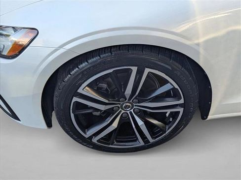 Used 2019 Volvo S60 T5 R-Design image 24