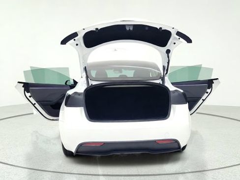 Used 2025 Tesla Model 3 Long Range RWD image 17