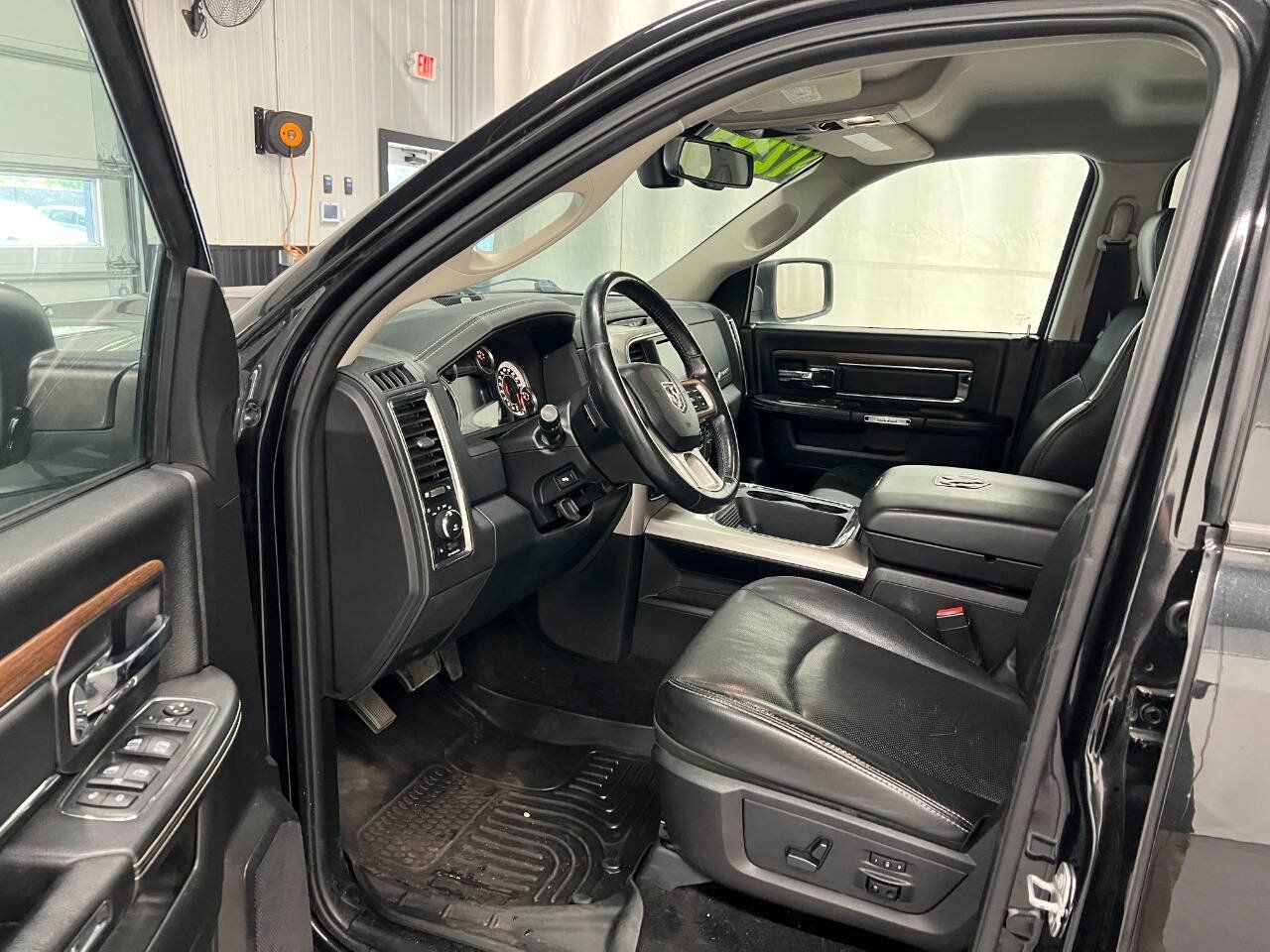 Used 2016 RAM 1500 Laramie w/ Convenience Group AWD/4WD image 7