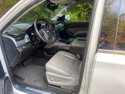 Used 2018 Chevrolet Suburban LT image 11