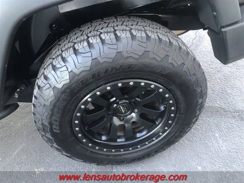 Used 2017 Jeep Wrangler Unlimited Sport w/ Quick Order Package 24S AWD/4WD image 25