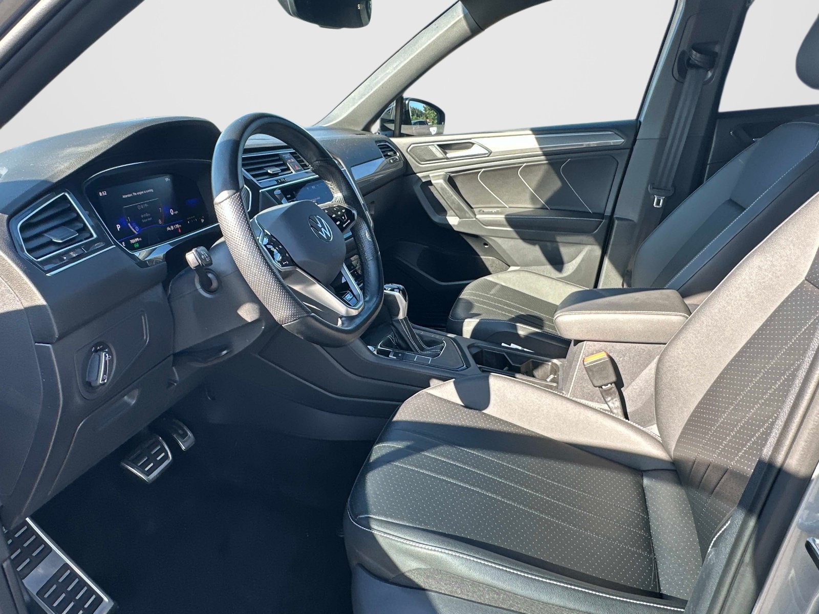 Certified 2023 Volkswagen Tiguan SE R-Line FWD image 13