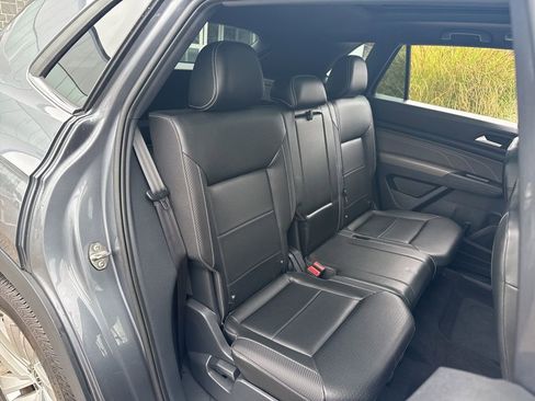 Used 2022 Volkswagen Atlas Cross Sport SE w/ Panoramic Sunroof Package image 22