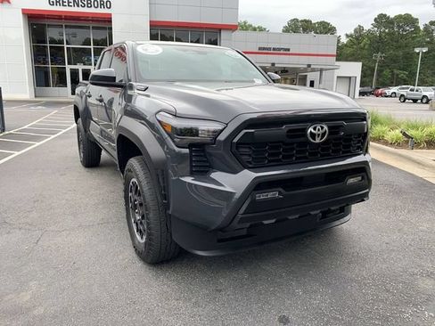 Certified 2025 Toyota Tacoma TRD Off-Road AWD/4WD image 2