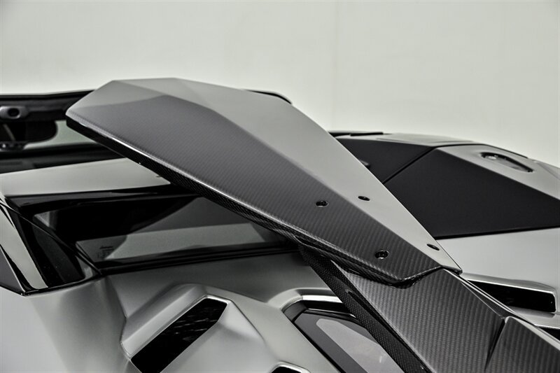 Used 2020 Lamborghini Aventador SVJ AWD/4WD image 25