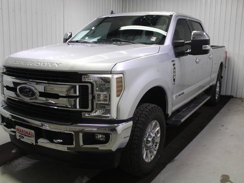 Used 2019 Ford F250 XLT w/ XLT Premium Package image 3