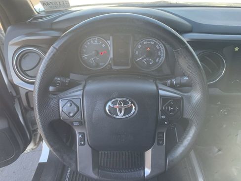 Used 2019 Toyota Tacoma TRD Off-Road image 14