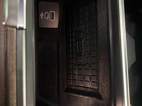 Used 2025 Lincoln Navigator Reserve image 19