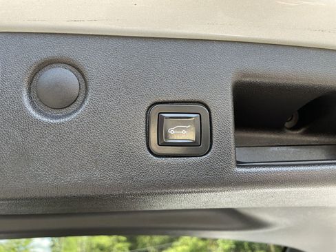Used 2019 Chevrolet Equinox LT w/ Driver Convenience Package FWD image 42