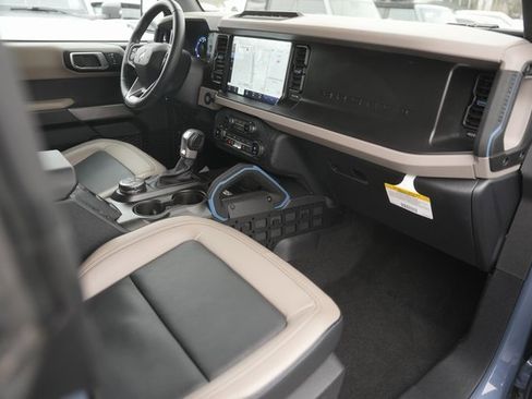 Used 2023 Ford Bronco Wildtrak image 17