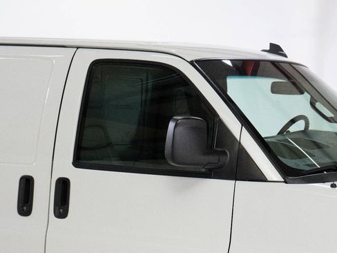 Used 2018 Chevrolet Express 3500 Extended w/ Driver Convenience Package RWD image 14