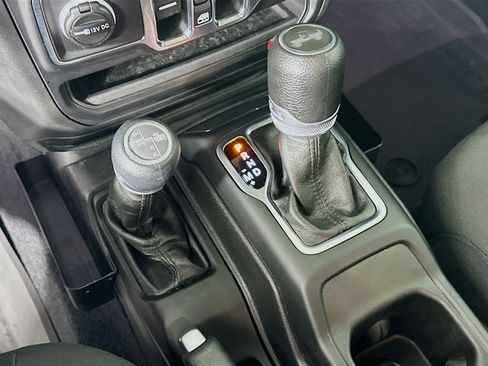 Used 2023 Jeep Wrangler Unlimited AWD/4WD image 23