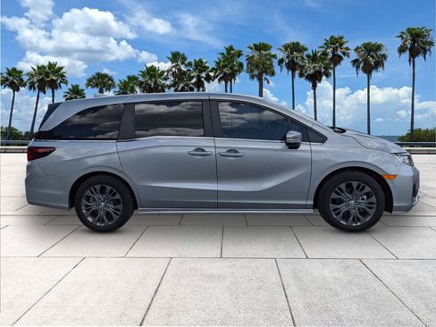 Used 2025 Honda Odyssey Touring image 7