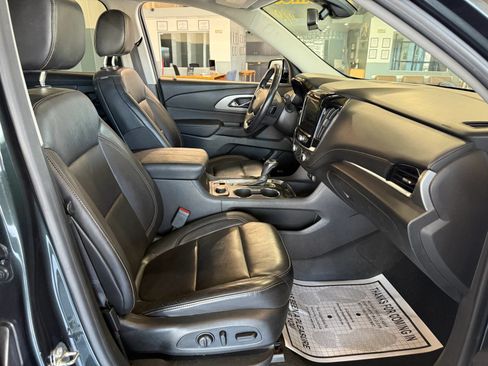Used 2018 Chevrolet Traverse LT FWD image 12