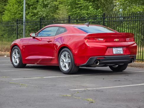Used 2018 Chevrolet Camaro LT RWD image 5