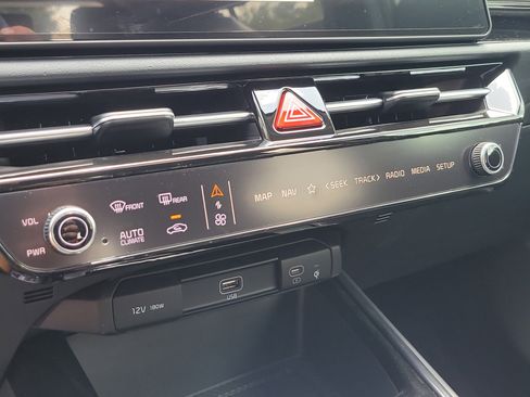 New 2025 Kia Niro SX image 30