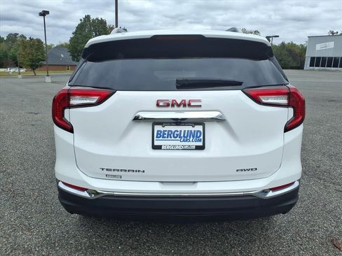 Used 2024 GMC Terrain SLT image 11