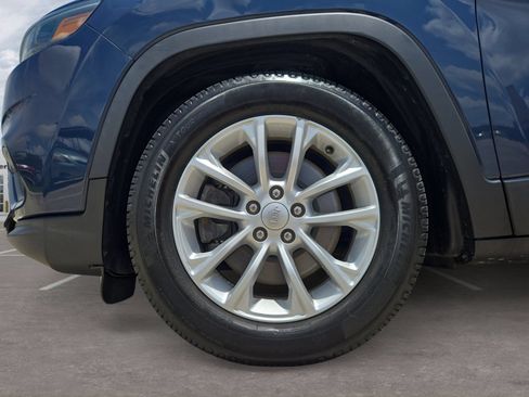 Used 2020 Jeep Cherokee Latitude FWD image 10