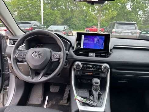 Used 2025 Toyota RAV4 XLE AWD/4WD image 22