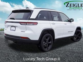 Used 2023 Jeep Grand Cherokee Limited w/ Luxury Tech Group II video 3