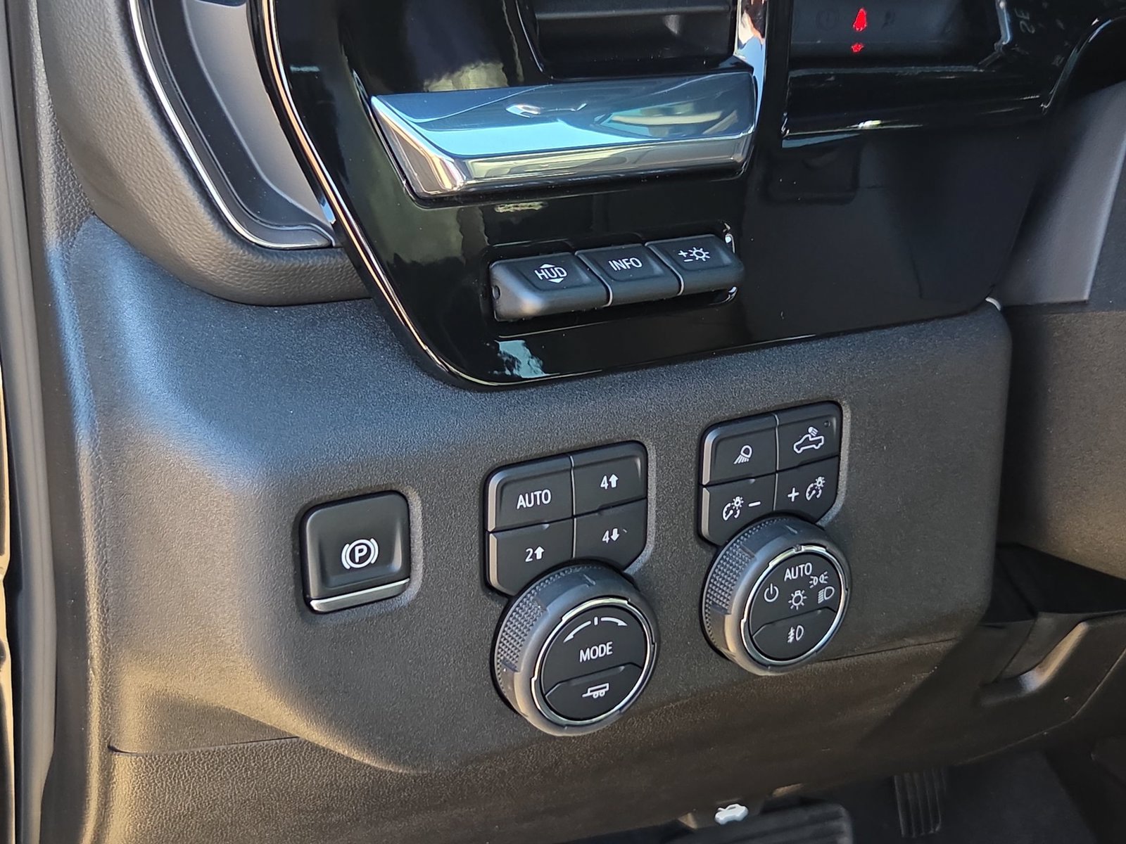 Used 2025 Chevrolet Silverado 3500 High Country w/ High Country Premium Package AWD/4WD image 18
