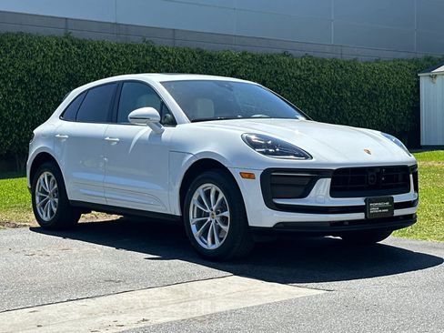 Certified 2025 Porsche Macan AWD/4WD image 10