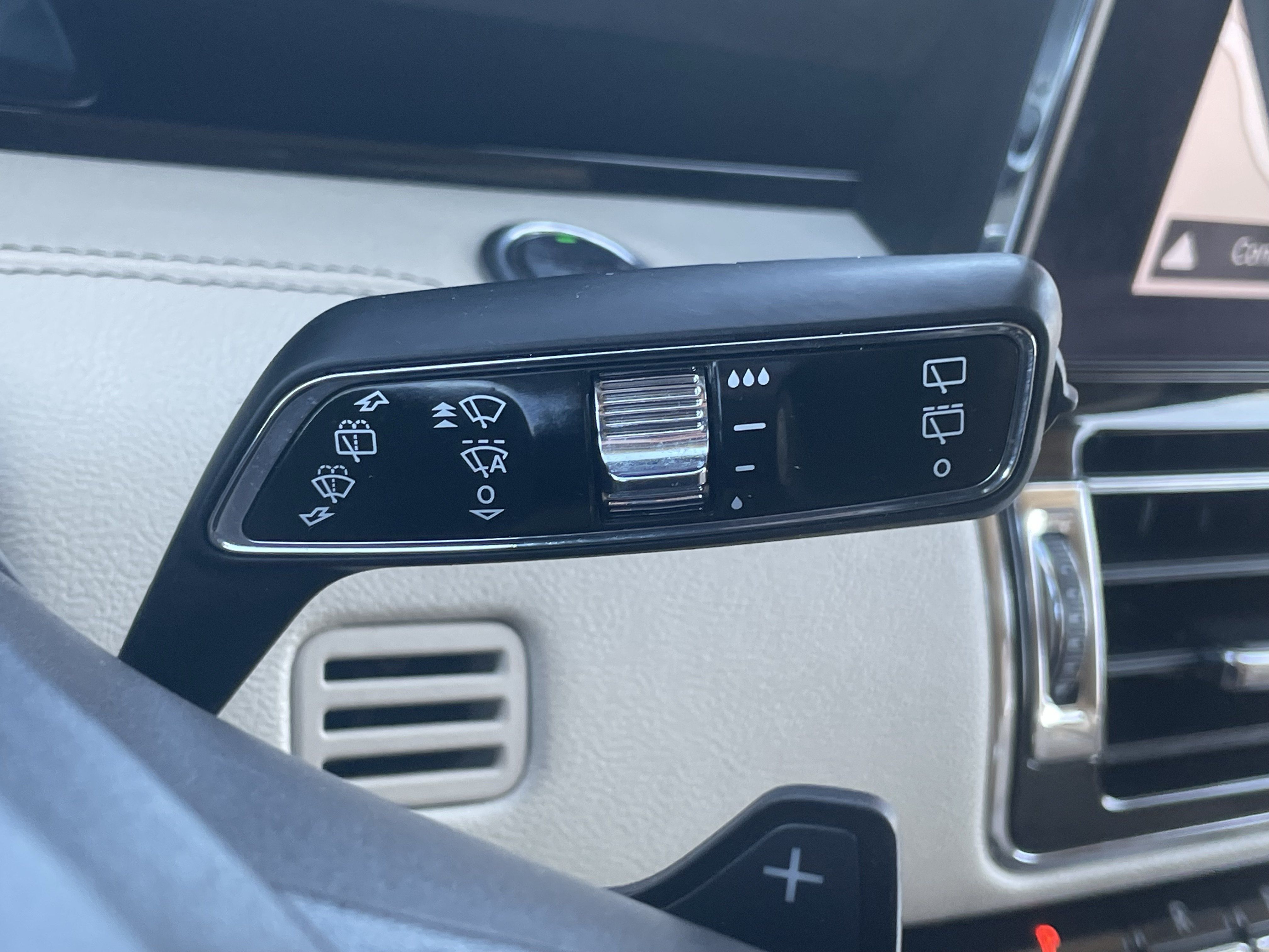 Used 2019 Lincoln Navigator Select AWD/4WD image 18