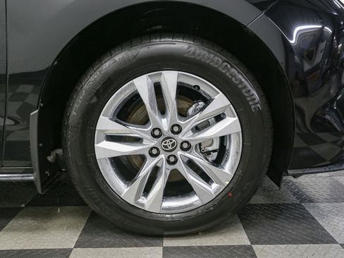 New 2026 Toyota Sienna XLE image 12