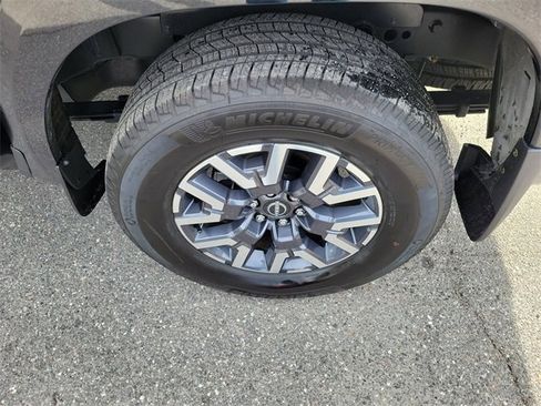 Used 2024 Nissan Frontier SL w/ Technology Package image 6