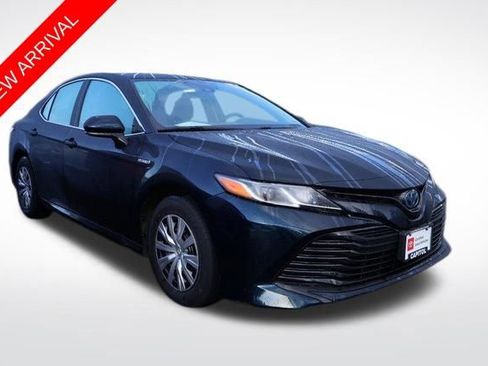 Certified 2020 Toyota Camry LE image 1