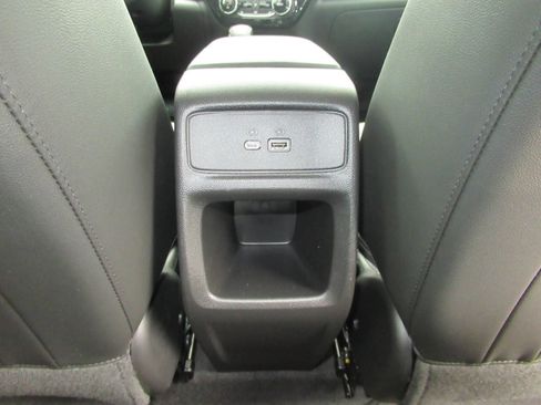 Used 2025 Chevrolet Trax LT w/ Sunroof Package FWD image 36