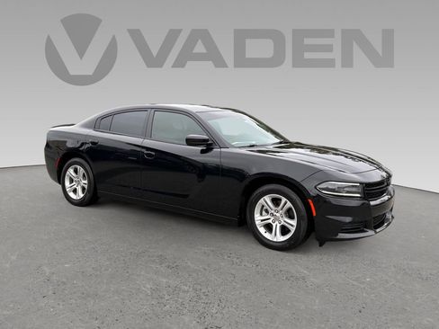 Used 2018 Dodge Charger SXT image 1