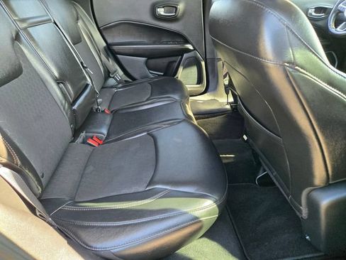 Used 2018 Jeep Compass Latitude w/ Popular Equipment Group FWD image 14