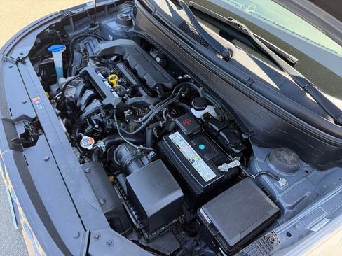 Used 2022 Hyundai Venue SEL FWD image 30