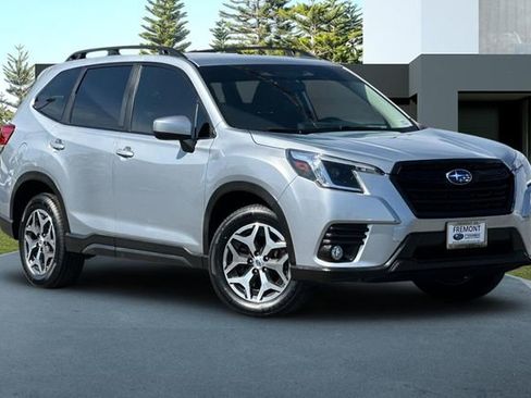 Used 2023 Subaru Forester Premium AWD/4WD image 2