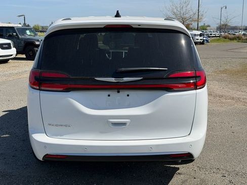 New 2026 Chrysler Pacifica Select FWD image 7