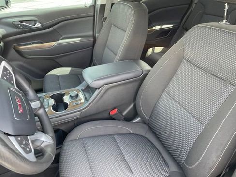 Used 2023 GMC Acadia SLE w/ Driver Convenience Package FWD image 10