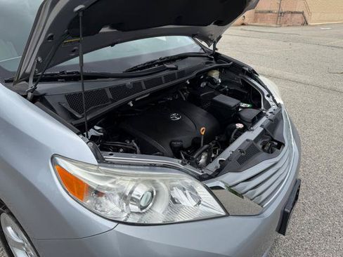 Used 2017 Toyota Sienna LE FWD image 41