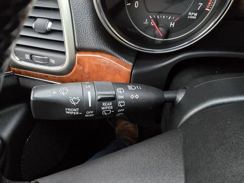 Used 2011 Jeep Grand Cherokee Limited image 20