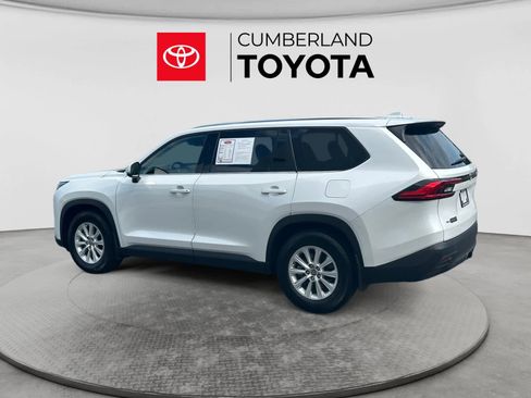 Used 2024 Toyota Grand Highlander AWD image 3