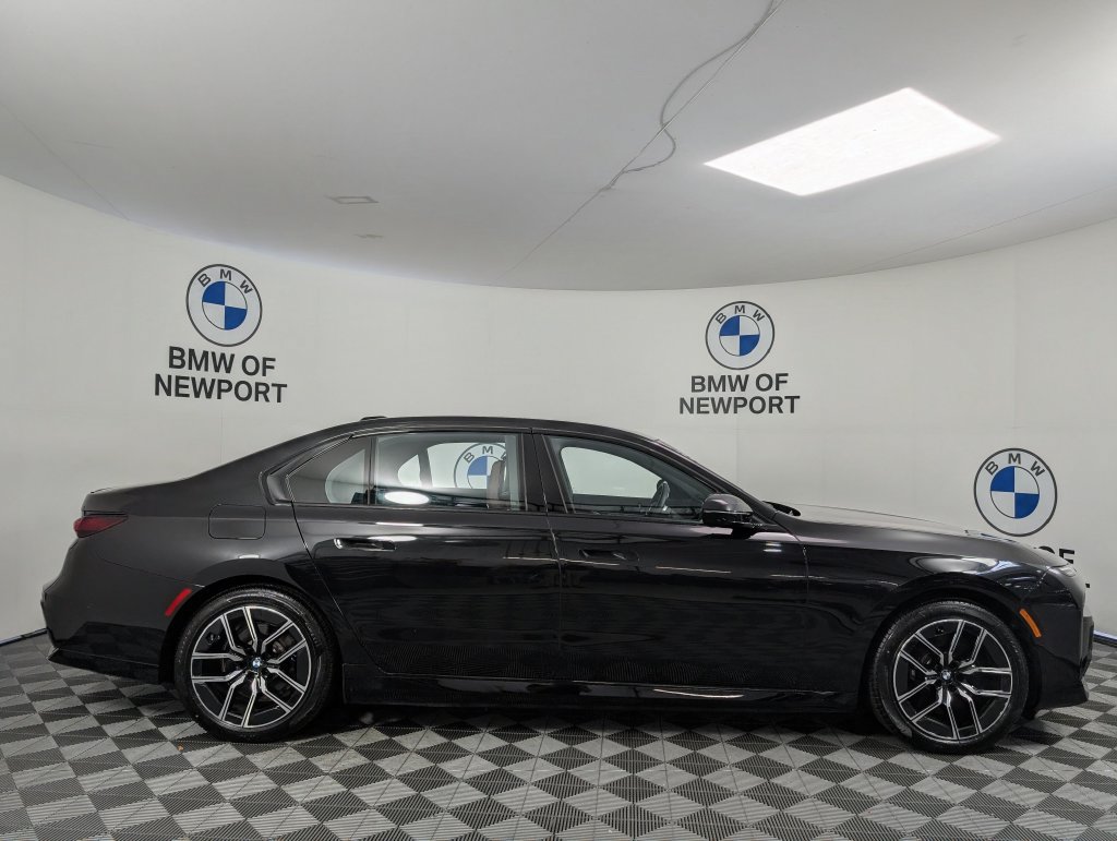 Used 2026 BMW i7 xDrive60 w/ Premium Package AWD/4WD image 5