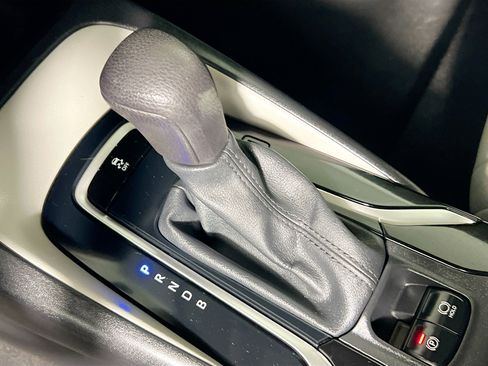 Used 2021 Toyota Corolla LE image 24