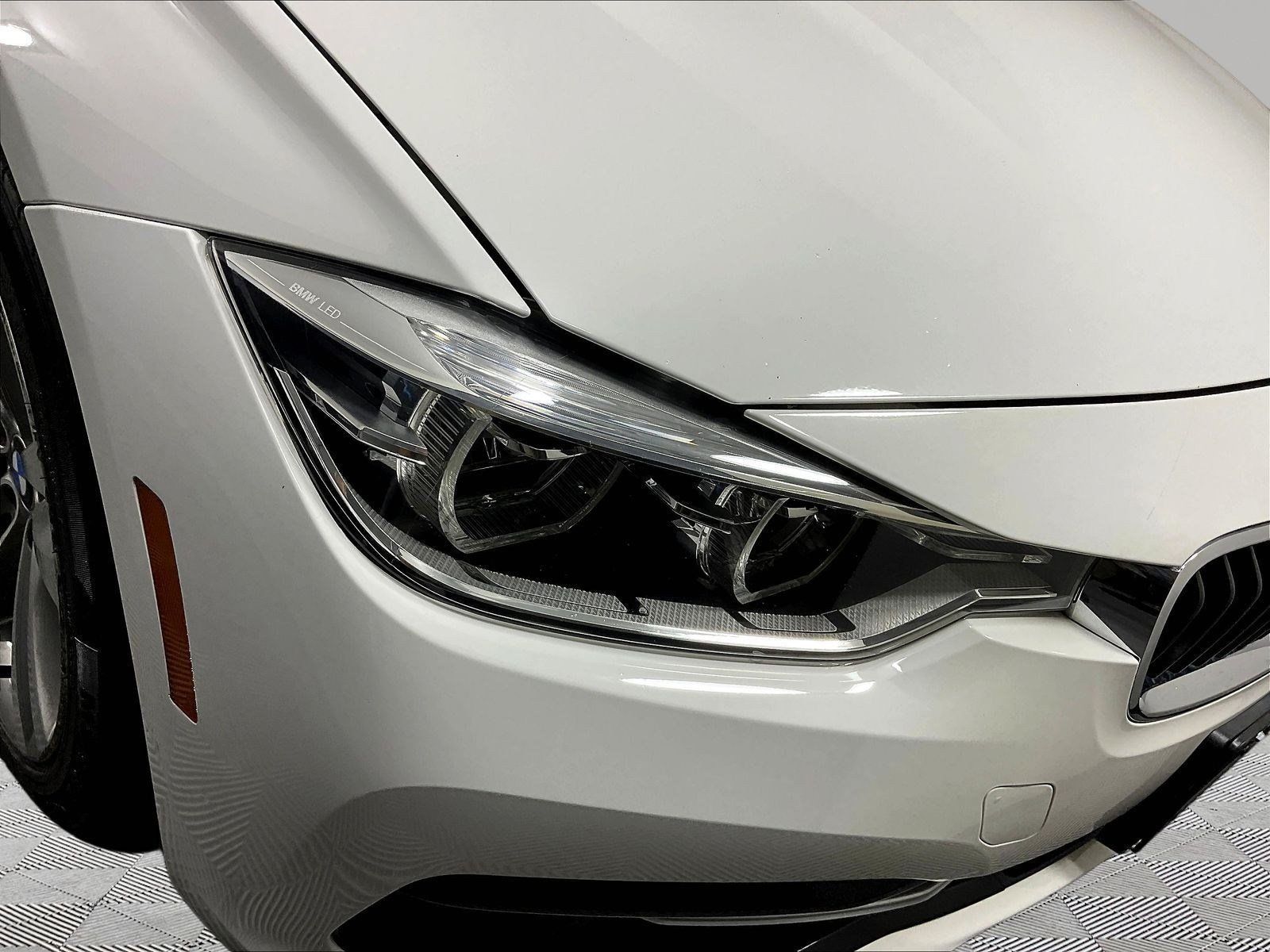 Used 2018 BMW 330i xDrive Sedan AWD/4WD image 32