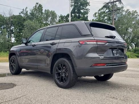 Used 2024 Jeep Grand Cherokee Altitude AWD/4WD image 6