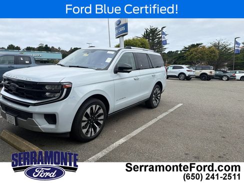 Used 2025 Ford Expedition Platinum w/ Driver's Package AWD/4WD image 6