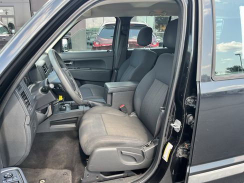 Used 2012 Jeep Liberty Sport AWD/4WD image 25